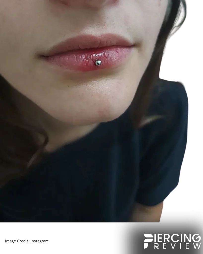 Ashley Piercing lower lip with jewelery